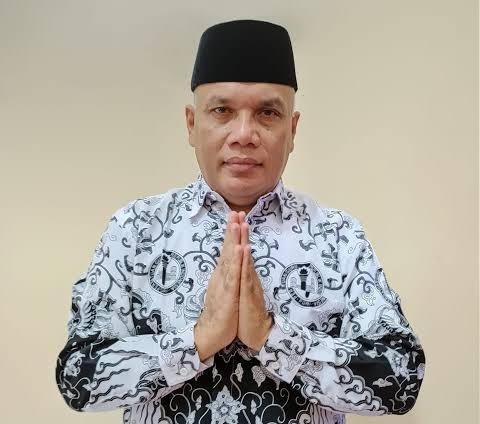 Dr Adolf Bastian, MPd, Ketua PGRI Riau (foto/ist)